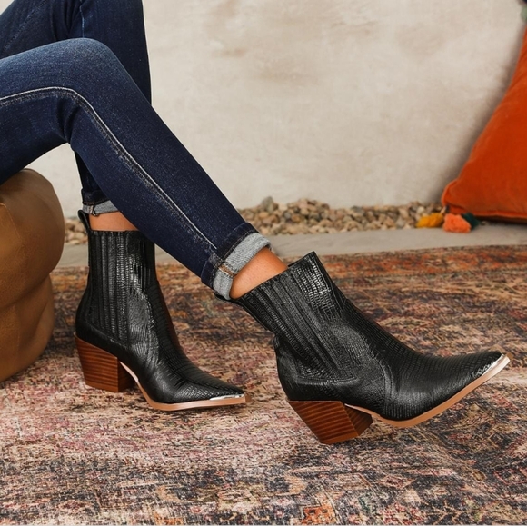 Arider Girl Western Cowboy‎ Black Textured Ankle Boots. - Picture 1 of 8